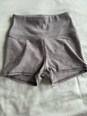 ALO Yoga Heathered Light Gray Seamless Tank